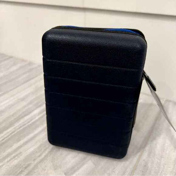 United Polaris Flight Away Travel Toiletry Amenities Kit - Picture 5 of 13